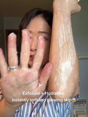 CYKLAR’s foaming body polish that works for brighter and softer. . I wasn't expecting so good!! It includes powerful acids like mandelic and phytic. You’ll see how good your skinafter used it. . . #cyklar #exfoliation #tiktokshopcreatorpicks #bodypolish #softskin