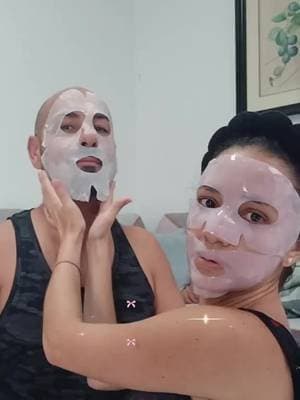 Él feliz con su mascarilla y yo disfrutando de mi skincare coreano. 😂🩷
Yo estoy probando la PDRN Pink Collagen Gel mask de medicube, una mascarilla de hidrogel con PDRN, colágeno y niacinamida que ayuda a hidratar y aportar luminosidad a la piel.
¡Yo ya tengo mi favorita! 😍
🛍️ ¿Quieres probarla? La tienes en mi TikTok Shop.
#Medicube #PDRNPinkCollagen #KoreanSkincare #PinkCollagenGelMask #SkincareCouple #TikTokShop