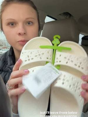 Crocs has outdone themselves with these sandals ❤️🔥 #crocs #crocssandals #sandals #crocsgang #croc #crocs4life #crocswithnosocs #crocsshoes #springfashionfest #TTfest #springtok #tiktokshopspringglowup #tiktokshopspringsale2025 #springfinds #springglowup #tiktokshopspringglowup #tiktokshopcreatorpicks #tiktokshopspringglowup