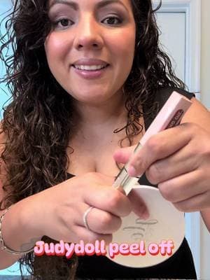 Usando este peel off lipstick de Judydoll #tiktokshop #peeloff #lipstick #judydoll #makeup @Judydoll US @Judydoll_my
