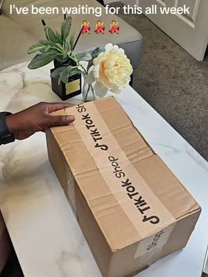 I am so excited about this device, cant wait @medicube UK @medicube global #medicube #medicubeskincare #beautycrush #boosterprox #tiktokmademebuyit