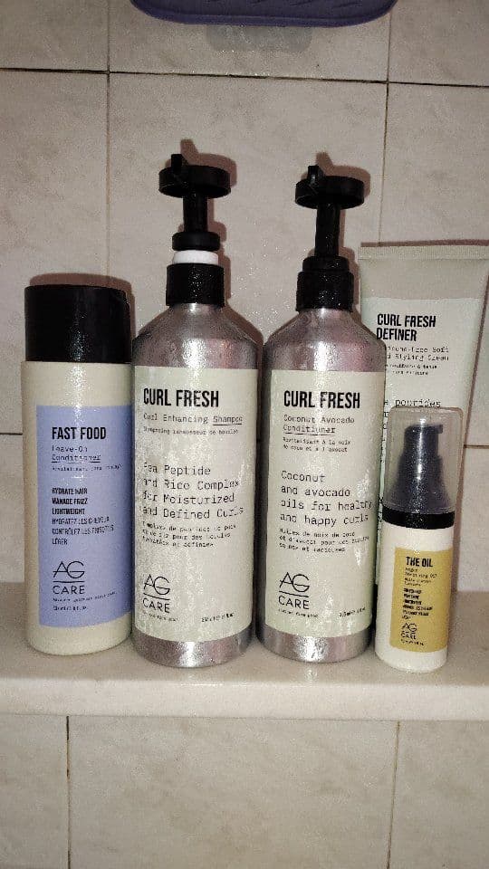 Gifted by @agcare1989
💙🌊💙🌊
I'm glad I got to try these products. They're great and make my hair shiny!! My waves ar