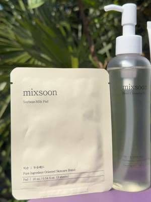 Mixsoon Reset: My Gentle K-Beauty Routine for Calm, Glowy Skin ✨ Another generous PR drop from Mixsoon - and yes, it’s the exact same lovely line-up I received last time! No complaints here - these formulas are gentle, minimal, and so effective. In this video, I’m showing you my full Mixsoon routine: 1. Cleansing Oil 2. Cleansing Foam (hello double cleanse!) 3. Toner 4. Essence 5. Serum 6. Sun Cream This routine has been so calming for my sensitive skin - hydrating, non-stripping, and glow-boosting without any fuss. 🛍️ You can shop Mixsoon on YesStyle and use my code SAFJB5OF to save! Thanks again to Mixsoon for this lovely PR package 🩵 @mixsoon_influencer @mixsoon_global @YesStyle @YesStyleInfluencers #Gifted #ad #MixsoonxYesStyle #MixsoonYesStyle #Mixsoon #YesStyle #NoWhiteCast #Glow_With_Ania #KBeauty #KoreanSkincare