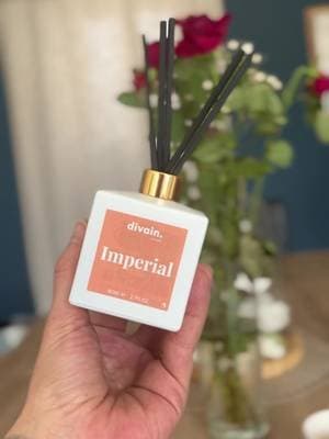 ✨ Le détail qui change toute l’ambiance de la maison… Avec le diffuseur de parfum DIVAIN, ma maison sent tellement bon 🤍 Une fragrance élégante, une ambiance cosy et ce petit effet « maison toujours impeccable » que j’adore. Si vous aimez que votre intérieur sente bon dès que vous passez la porte, celui-ci est clairement à découvrir 🌹 #TikTokShop #Divain #DiffuseurDeParfum #ParfumMaison #Maison