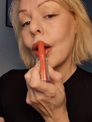 The lip combo that never fails when I need a splash of colour and hours of hydration @rimmellondon #ForYouDays #whatsforyou #TikTokMadeMeBuyIt