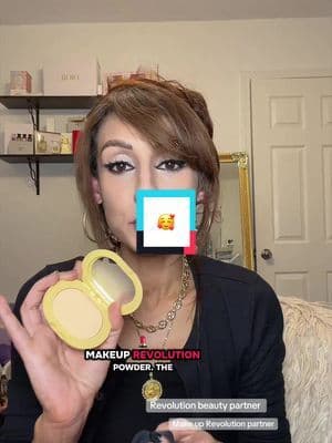 Make up Revolution beauty, compact press, setting powder π₯°#RevolutionBeauty @Makeup Revolution #makeuprevolutionpartner #TikTokShopCreatorPics #TikTokShopJumpstartSale #BlurringPowder