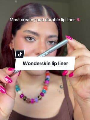 Este delineador de labios se desliza sΓΊper fΓ‘cil, define los labios precioso y dura muchΓsimo. π€ Ya se volviΓ³ un bΓ‘sico
