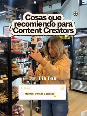 Cosas que recomiendo de bajo presupuesto para creadores de contenido ✨🩷 este tripiee es lo más! Tiene control para darle grabar desde lejos, se extiende más de 1.60m, entra súper bien en la bolsa y tiene luces que puedes quitar y poner cuando quieras!🫰🏻 #GlowUpCetaphil #contentcreator #tripode #buenobonitoybarato #tiktokshop