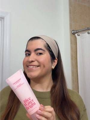 I’ve been loving this Korean skincare essential 🤍 The Face Shop’s Rice Water Bright Milk & Jelly Double Cleanser makes double cleansing so easy with its first-of-its-kind dual-chamber innovation from Korea. It melts away makeup and leaves my skin feeling clean and hydrated. Available on Amazon, TikTok Shop, and LGbeauty.com ✨ @The Face Shop US #thefaceshop #miami #latinacreator #koreanskincare #gifted