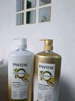 este dรบo de shampoo y acondicionador me ayudar a tener tu cabello limpio e hidratado. Su formula promete 10 beneficios. Obteniendo asรญ un cabello mรกs suave, hidratada y fรกcil de manejar. #complimentary #pantene #giftedbypantene @influenster @Pantene