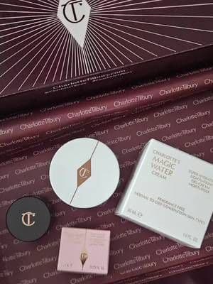 #unboxing @Charlotte Tilbury ▪ Eyes To Mesmerise ▪ Magic Water Cream Get 15% OFF your first order! Promo Code: CT-SOCXL1YYGZ9 Link: Click the affiliate link in my bio to shop with the discount! 🥰 #AD #CharlotteTilbury #MagicBeautyStars
