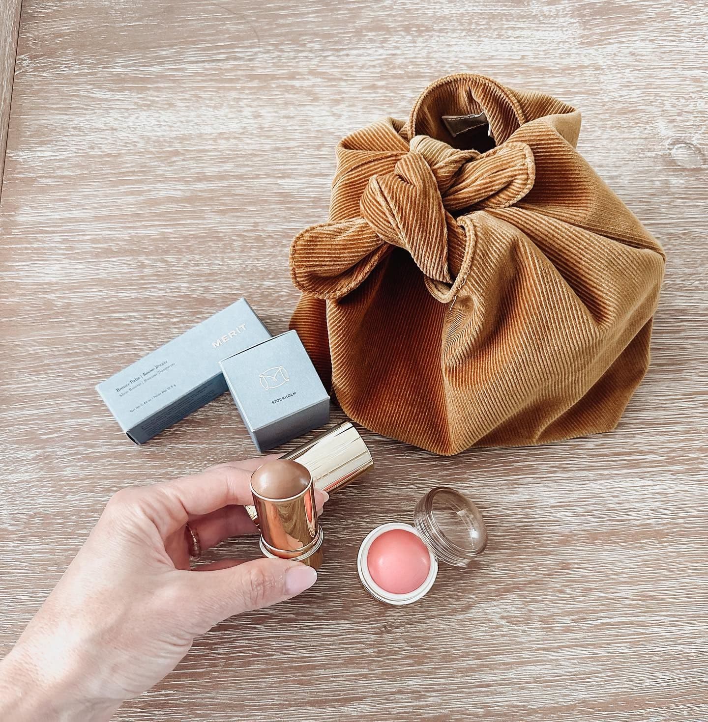 💄CLEAN BEAUTY💋
I am so excited because my @Merit clean beauty products came today!!!
First off, how cute is this lit