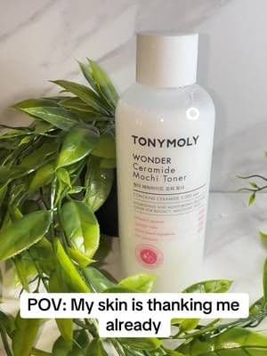 Dry skin right after washing?? 😩 Tonymoly Mochi Toner fixed that FAST 💦✨ #TikTokShopFinds #TikTokMadeMeTryIt #glassskinroutine #hydratedskin #skincareglow