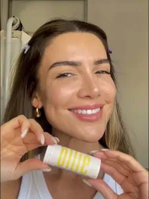Protetor Solar + Make + Skincare tudo em um só produto! O bastão multifuncional da OLLIE é perfeito para levar na bolsa