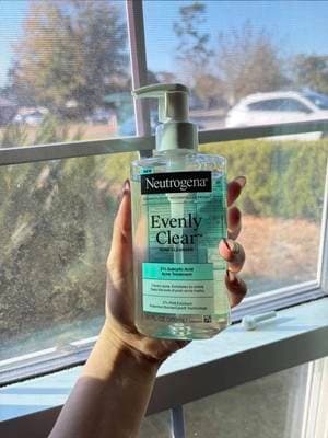 Probando el nuevo Neutrogena Evenly Clear para combatir brotes y marcas al mismo tiempo . #EvenlyClear #Acne #ad @Neutrogena