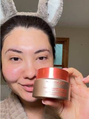 Clarins v-facial intensive wrap depuffing face mask helps to visibly lift your jowls and smooth your skin all at the same time * the most incredible ask i've ever tried! #TiktokShopCreatorPicks #tiktokshopblackfriday #creatoricons #tiktokshopcybermonday #spotlightfinds