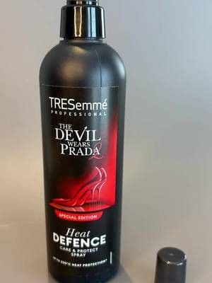 Repost due to missing tag…. Join me using this special Devil wears Prada special edition Heat Defence by @TRESemme It's so important to protect your hair when styling. This protects your hair up to 230 degrees, so you can use your straighteners too without worrying about damaging your hair. This has a great spray, which gives an even distribution. My hair looks and feels so soft fa #TRESidents #TRESHeatProtect #AD