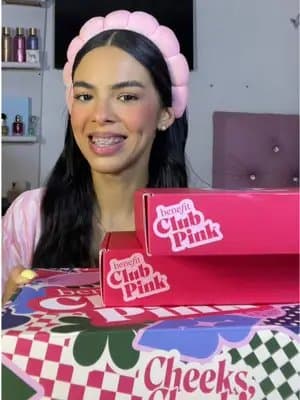 Benefit Season! 💘📦 Unboxing de los PR mensuales de @Benefit Cosmetics 🎀 Welcome Box 💖 February Box 🌷 March Box ¿Cuál de estos quieren que pruebe primero? ✨ #benefitclubpink #benefitcosmetics #umboxing #pr #maquillaje