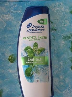 AD 🧊FREEZE THE ITCH 🧊 Say goodbye to dandruff with NEW HEAD & SHOULDERS MENTHOL FRESH!!! 💚This refreshing mint shampoo provides an instant cooling, clean feeling with up to 100% dandruff protection. 🧊It is pH balanced, boosted with vitamins and antioxidants, and gentle enough for daily use. 💚A -5 cooling sensation helps the scalp feel less itchy, oily, and more comfortable after a hot day at work. @Head & Shoulders UK #Ad #freezetheitch #headandshouldersuk #antiitch #savvycircle