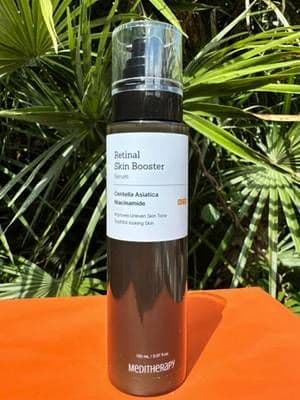 Retinal serum for sensitive skin - gentle enough for beginners, powerful enough to glow ✨ I’ve been using the Retinal Skin Booster by Meditherapy and I’m seriously impressed. It absorbs quickly, feels lightweight with no greasy finish, and fits into any skincare routine without needing a complete overhaul. It’s packed with: – Retinal Liposome (more advanced than retinol – reduces wrinkles + boosts collagen) – Centella Asiatica to calm and soothe – Niacinamide to brighten and even out skin tone – Cica Biome to repair and strengthen the barrier – Centella-Derived Probiotics to balance oil and reduce irritation The 150ml size is amazing - perfect for face and body. I’ve used it on my neck, chest, and even elbows. My skin feels smoother, more even, and has a healthy, radiant glow. @Meditherapy Global Official @bysophieofficial #ad #gifted #bySophie #Meditherapy #retinalskinbooster #skincareroutine #meditherapyskinbooster #koreanskincare #glow_with_ania