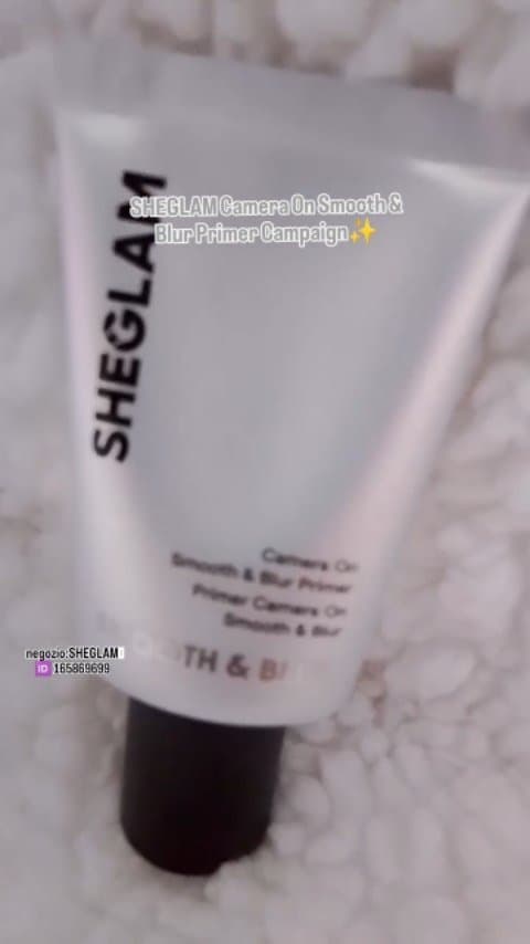 Adoro questo primer! Lascia la pelle morbidissima e levigata, perfetta come base per il trucco ๐ง
Fa davvero effetto โfi