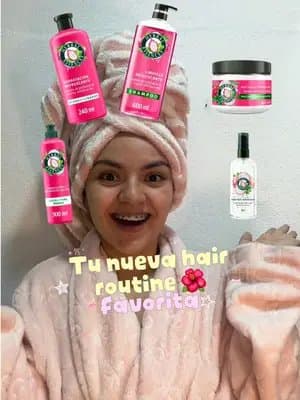Convertí mi ducha en un pequeño escape tropical 🌺🌴✨ y creo que encontré mi nueva hair routine favorita 💕 La colección