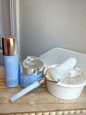 #AD A two step morning routine for on the go 🧊 using No7’s Prime Forever serum + moisturizer ✨ click the link below to purchase! 🔗 https://community.no7beauty.com/s/dessiebello #no7beauty #no7beautycommunity #no7primeforever #morningskincare