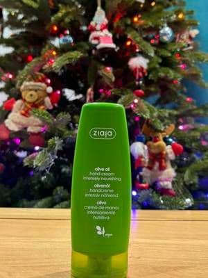 Ziaja Olive Oil Hand & Nail Cream – My Must-Have Winter Essential! 🫒 I’ve been using the Ziaja Olive Oil Hand & Nail Cream for a while now, and I’m completely in love! This hand cream is a lifesaver, especially during colder months when my hands tend to get dry and rough. Here’s why I love it: ✔ Intensely nourishing – My hands feel soft and hydrated instantly. ✔ Strengthens nails – It has helped reduce splitting and breaking. ✔ Fast-absorbing – No greasy residue, just smooth, happy skin! ✔ Vegan-friendly – Bonus points for being cruelty-free. The blend of olive oil and provitamin B5 works wonders in revitalising the skin and softening rough areas. I’ve noticed a visible difference, and it’s now part of my daily routine – morning and night! If you’re looking for a deeply nourishing hand cream that actually works, I can’t recommend this one enough. Plus, you can snag a 10% discount using my code: ANNA7629673! ✨ Treat your hands to some well-deserved care – you’ll thank me later! 🙌 Visit: https://ziajaonline.co.uk/Glow_with_Ania #ZiajaAmbassador #ZiajaHandCream #OliveOilSkincare #HandCareRoutine #WinterSkincare #VeganSkincare #SkincareLover #Glow.With.Ania #NourishedSkin #SkincareEssentials #CrueltyFreeBeauty #AffiliateDiscount #HydratedHands #SelfCareDaily #SkinCareCommunity #Affiliate #Ad #BrandAmbassador #ZiajaCollab @ziaja