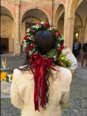Post laurea i miei capelli avevano bisogno di un reset serio 😮💨 Ho provato questa crema termoattiva senza risciacquo e la cosa che mi ha sorpresa di più è stata vedere quanto il calore faccia davvero la differenza. Già dal primo utilizzo li ho sentiti più morbidi, ma quello che mi ha colpita è il giorno dopo: più lucenti, più definiti e con un effetto molto più sano, soprattutto sulle punte. E poi… il glow si vede ✨ @CapelliPantene #calorecheidrata #ugcheatglowpanteneit #Pantene #GiftedbyPantene