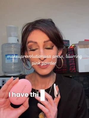 Blurring, hydrating, lightweight press powder @@Makeup Revolution ##makeuprevolution##revolutionbeauty#re#revolutionpartnera#MakeupRevolutionPartneri#tiktokshopfalidealsforyou
