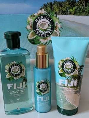 AD 🥥 Uncap the Fiji Bliss!!! 🥥 🏝️YES YES YES!!! 🏝️ How amazing does this Herbal Essences Fiji Collection look and the Summery scent smells fantastic too🥥 🏝️ Thank you to SuperSavvyMe for selecting me to be a part of this project I am so excited to try this stunning bundle 🏝️ @Herbal Essences UK #AD #HerbalEssencesuk #CoconutOil #MagicSerum #CoconutHairGoals