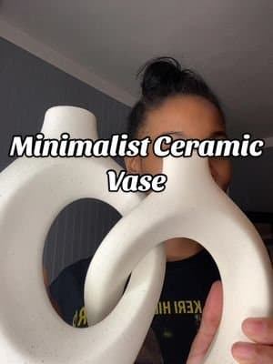 I know TJ Maxx or Marshalls got some Pampas for my vase . #vase #minimalist #homedecor #homedecorideas #tiktokshopfind