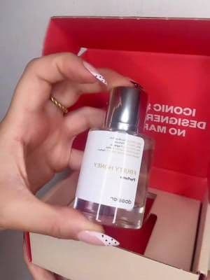 Unboxing di queste meraviglie by @Dossier Perfume 😍 I dupe più ricercati li trovate qui! Io ho scelto due fragranze: -ambery vanilla (dupe del #blackopium ) -fruity honey dalle note dolciastre ma delicate #gifted #giftedby #ugccommunity #ugccreators