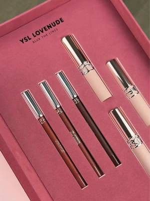 Un piccolo beauty moment firmato @YSL Beauty 🤍✨ Ho ricevuto questa bellissima box della collezione Love Nude: tonalità