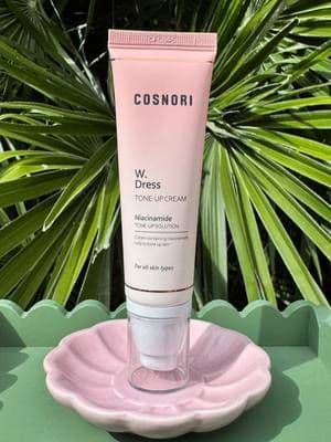 No-Makeup Days Made Easy 💕 The Cosnori W. Dress Tone-up Cream has quickly become a lovely base in my routine ✨ It’s a lightweight cream enriched with niacinamide (brightening + strengthening the skin barrier) and hydrating ingredients that help to even out the complexion. What I like most is how it gives an instant natural glow without feeling heavy or sticky – perfect for days when I want my skin to look fresh and radiant without makeup. It blends in easily and works for all skin types. @cosnori_global #AD #gifted #kviraltoneupcream #ogtoneupcream #kpoptoneup