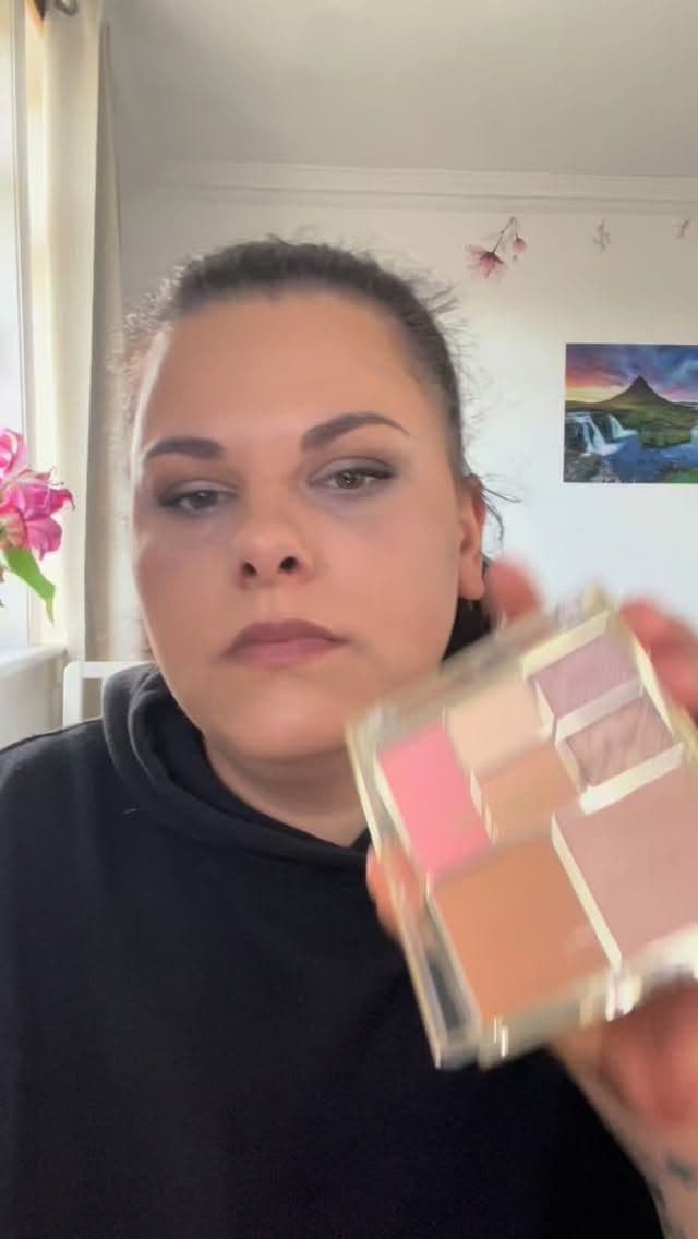 Revolution Pro Iconic Eye & Cheek Palette Light/Medium. Very good and all in one. ❤️ https://community.revolutionbeauty.