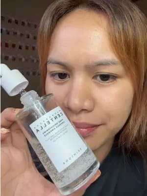 Flaky skin? Hydrate instantly! #GoViralWithSKIN1004Challenge #SKIN1004White #skin1004 #centella #TikTokMadeMeBuyIt @SKIN1004 US @skin1004_challenge