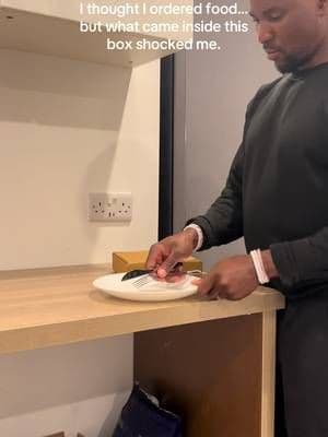 I thought I ordered food… but what came inside this box shocked me.#ttslevelup #V#ViralChocolateD#DubaiChocolateT#TikTokMadeMeBuyItFoodUnboxing