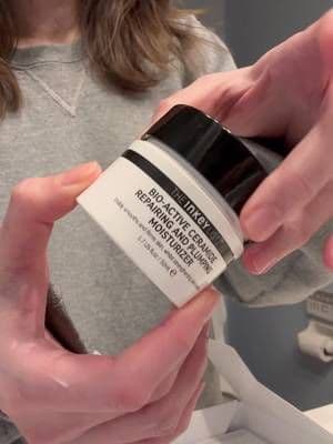 @theinkeylist Launch New Skincare- Bio-Active Ceramide Repairing and Plumping Moisturiser.🥰 This moisturizer is like a burst of goodness for your skin! 🌈 Packed with skin-loving Ceramides, it not only strengthens your skin barrier function but also gives aging a run for its money. Plus, it gives that instant dose of weightless hydration without the greasy and pulling feels! Perfect to layer under SPF and makeup during the day. I’ve put on quite a lot, and let me tell you, it’s like silk on the skin! 🌙 For a nighttime treat, I go all in, and waking up with baby-soft skin the next day? Try it out and let your skin thank you! ✨ #theinkeylist #inkeylist #skincare #ceramides #skincareenthusiast #beautytips #skincareblogger #pr #bodyshop #hydration #nourishing #skinbarrier #skinstagram #discoverunder10k #beautyproducts #skincaretips #skincarelover #reviewskincare