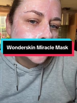 Vitamin C & Niacinamide miracle mask! My face feels super smooth, hydrated & glowy! @Wonderskin 💋 @Wonderskin Beauty #tiktokmademebuyit #boxingdaysteals #endofyeardeals #skincare #facemask