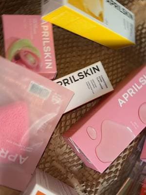 Je suis tellement excitée de vous annoncer ma collaboration avec la super marque @APRILSKIN USA 🎉 C'est vraiment un hon
