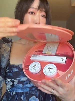 Okayyy I’m obsessed 😍 @IT Cosmetics really did that with this new blush + bronzer in ONE! It gives the perfect sun-kissed look ☀️ The unique creamy balm glides on so smooth, feels super hydrating, and gives that all-day glow ✨Have you tried it yet? . . . #itcosmeticssunblush #glowingwithconfidence #sunblush #giftedbyitcosmetics #lazygirlmakeup #blonzing #BlushHack #beachmakeup #sunkissed #skincaremakeup #naturalmakeup #creamblush #blushplacement #blushbrush #creamblushbrush #makeupbrush