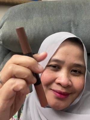 My easy cream shadow stick from @Bobbi Brown . It’s Dual Ended Long Wear Cream Shadow Stick. The shades are Rusted Pink and Cinnamon. Very easy to use and shades are gorgeous. Love it. #inesweathersreels #inesweathersmakeup #inesweathersreviews #bobbibrown #giftedbynobbibrowncosmetics #eyeshadowstick