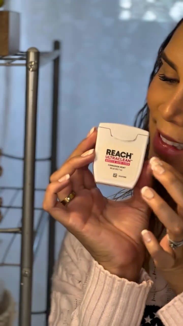 🦷✨ Un pequeño paso que hace la diferencia en mi rutina de cuidado oral. Estoy probando REACH Mint Waxed Floss y Gentle