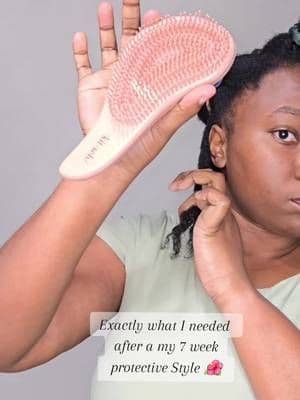 Love this Detangling Brush from @Kitsch LLC #naturalhair #fyp #detanglingbrush #tiktokshopblackfriday #tiktokshopcybermonday