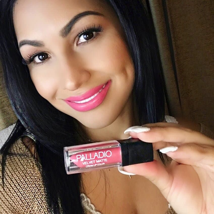 Just in time for spring! This gorgeous velvet matte cream lip color by Palladio in the color (Sateen) ๐๐ I love how sm