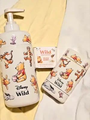 Ahhh!!! I am so excited for this Wild x Disney collaboration! It's Winnie the Pooh! And it's sooo cute! I think we call all remember a moment in time when Winnie the Pooh, Tigger, Piglet, and/or Eeyore were part of our lives and when we got to share the beloved characters with another. The cases capture them perfectly and paired with the Milk & Honey scent makes it even better! BUT, you have to hurry because it is almost sold out! Milk & Honey - Soothing & sweet. Honey, fresh milk, honeycomb. A nostalgic & nourishing scent that’s infused with soothing sweetness! Save 20% off of your order with promo code: PLUMIE @wildrefill @wildrefillus #wildrefill #wildpartner #winniethepooh #deodorant #disney
