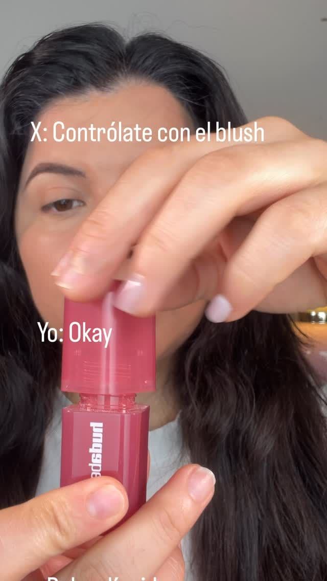 Lo siento pero es que no me puedo controlar mucho menos con este blush de @hudabeauty
.
.
.
.
#blushing #blushoncream #