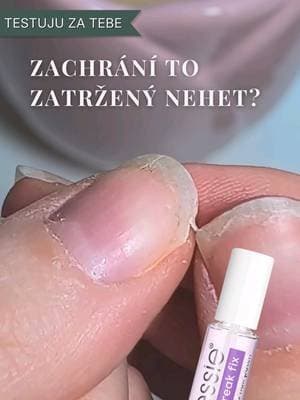 #ad #LorealistarCHS #essie #BreakFix #essiejeláska @essie Zatržený nehet. 🤯 Ten moment, kdy víš, že se ulomí přesně v momentě, kdy si ho o něco zachytíš. Zkusila jsem tekutou obnovující „náplast“ na nehty od essie. Princip je jednoduchý – naneseš tenkou vrstvu na trhlinu a měl by nehet zpevnit zhruba na 5–7 dní, než odroste. Upřímně? Mně ten nehet zachránil asi na dva dny. 😉 Takže jako rychlá nouzovka, když nechceš nehet hned stříhat, to smysl mít může. Ale velký zázrak bych od toho nečekala. 💬 A mě zajímá – řešíš zatržený nehet nějak nebo ho prostě ustřihneš? 💭