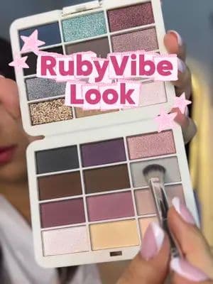Full Face usando SOLO productos de Ruby Vibe Co... ¡el resultado final es de otro nivel! 💎✨ No se imaginan lo fácil que fue lograr estas mejillas jugosas y este delineado 'cateye' que levanta cualquier mirada. 👀 Es mi look de la semana y quiero ver los suyos. En mi BIO tienes el link directo a los productos. 🛍 Úsalos con mi código para descuento: ANDREINAROMERO10RUBY #rubyglowchallenge #rubyvibeco #ad #professionalmakeup #mua